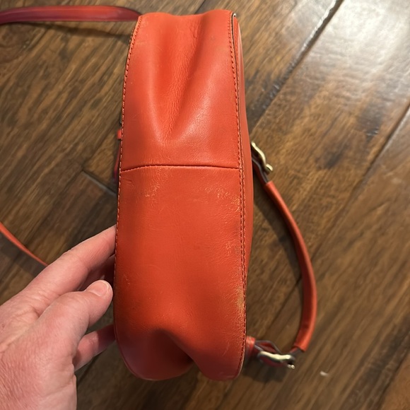 Coach leather purse. Very good used condition! - Picture 6 of 8